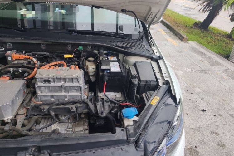 Used Volkswagen Golf New Energy 2018 e-Golf Engine Bay Left