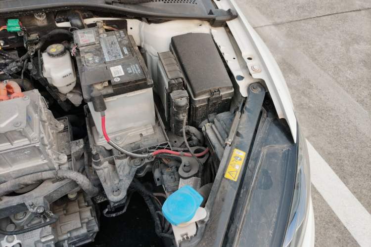 Used Volkswagen Golf New Energy 2018 e-Golf Engine Bay Left