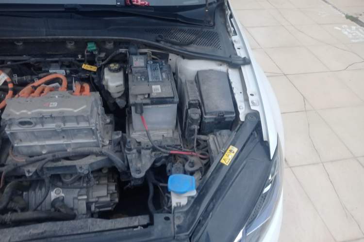 Used Volkswagen Golf New Energy 2018 e-Golf Engine Bay Left