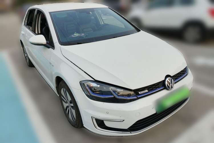 Used Volkswagen Golf New Energy 2018 e-Golf Front Right 45 Deg