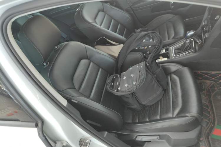 Used Volkswagen Golf New Energy 2018 e-Golf Right Front Seat
