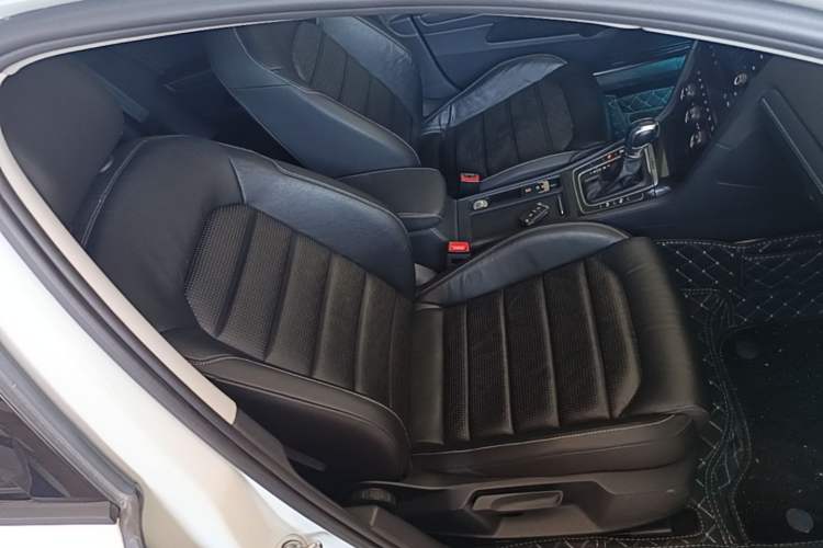 Used Volkswagen Golf New Energy 2018 e-Golf Right Front Seat