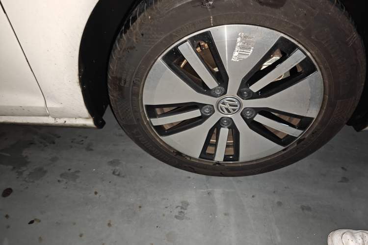 Used Volkswagen Golf New Energy 2018 e-Golf Right Front Wheel Hub