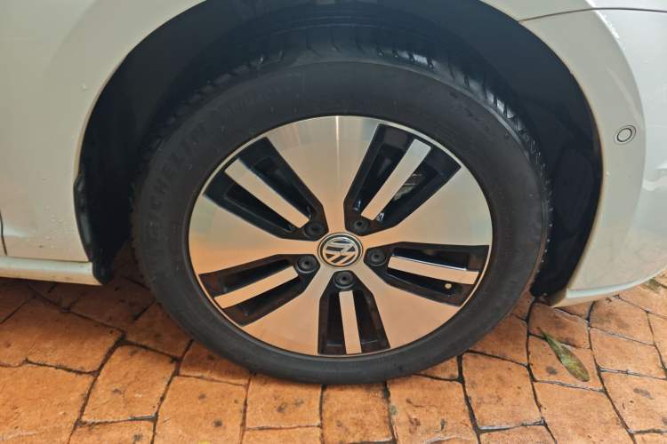 Used Volkswagen Golf New Energy 2018 e-Golf Right Front Wheel Hub