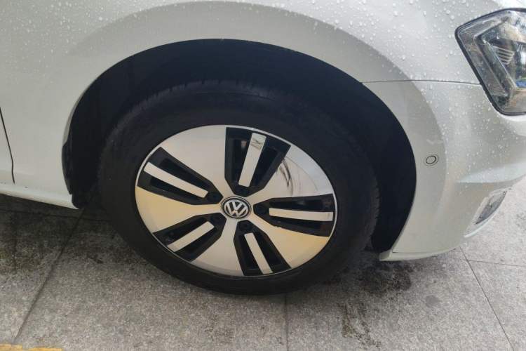 Used Volkswagen Golf New Energy 2018 e-Golf Right Front Wheel Hub