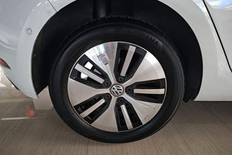 Used Volkswagen Golf New Energy 2018 e-Golf Right Rear Wheel Hub