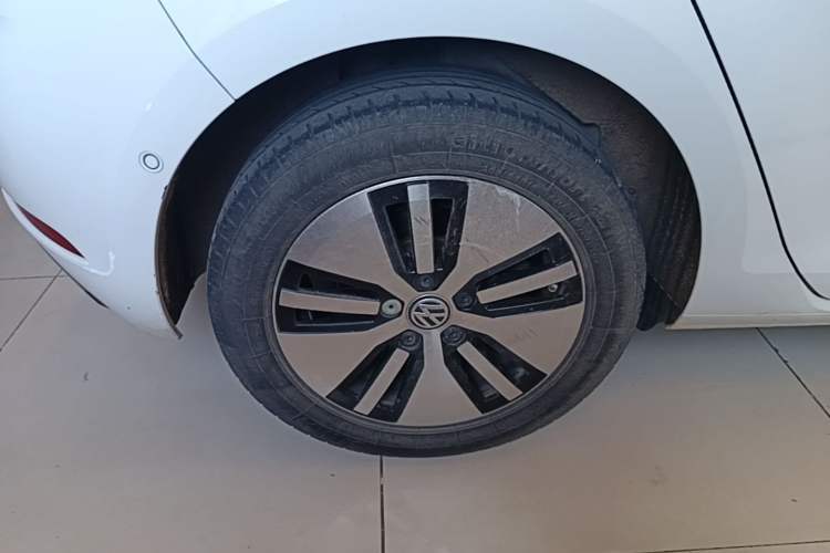 Used Volkswagen Golf New Energy 2018 e-Golf Right Rear Wheel Hub
