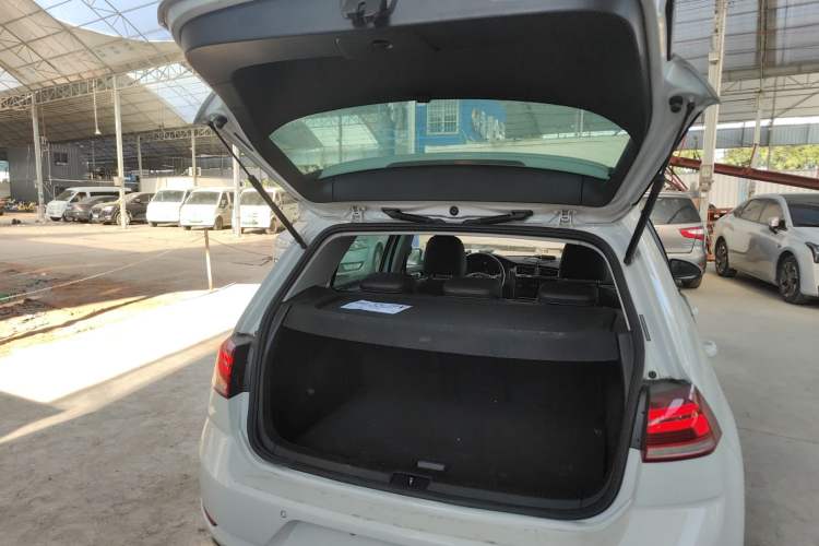 Used Volkswagen Golf New Energy 2018 e-Golf Trunk