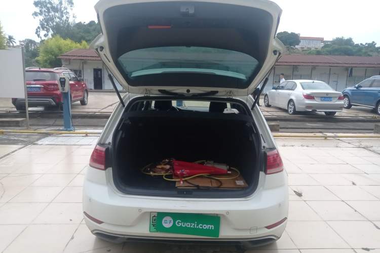 Used Volkswagen Golf New Energy 2018 e-Golf Trunk