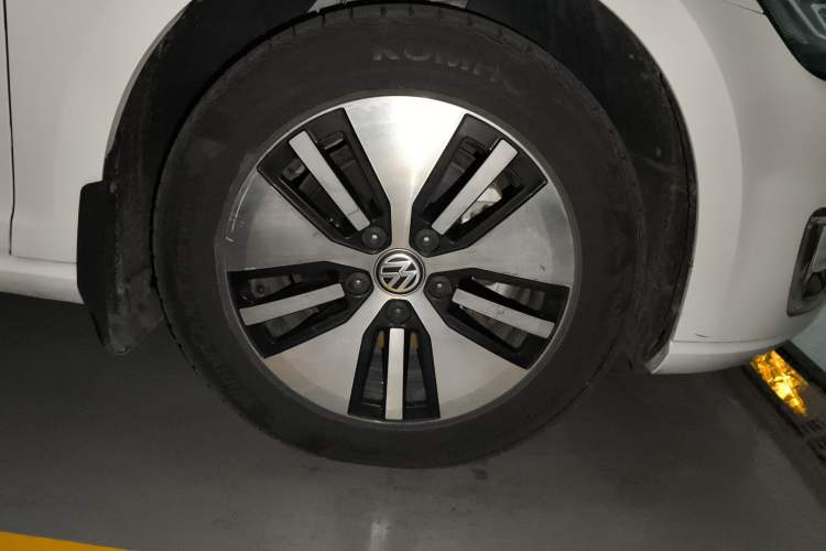 Used Volkswagen Golf Pure Electric 2020 Chari Right Front Wheel Hub