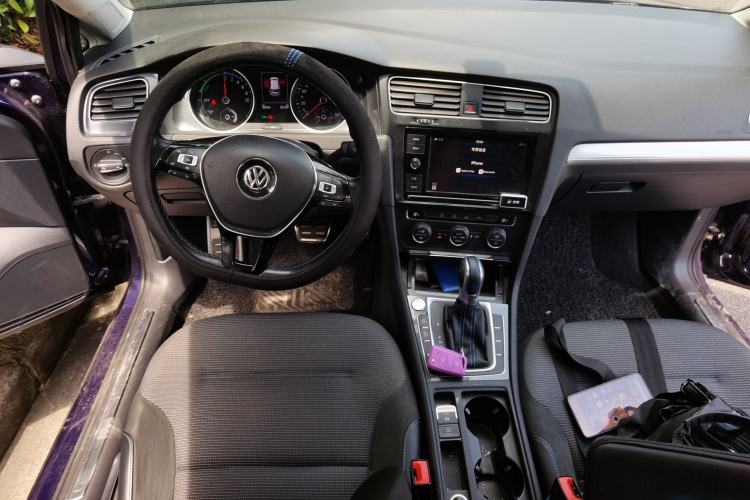 Used Volkswagen Golf Pure Electric 2020 Chari Center Console