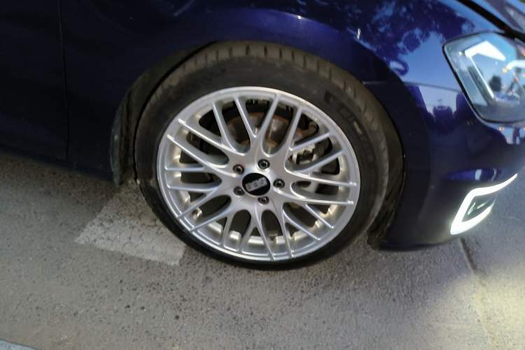 Used Volkswagen Golf Pure Electric 2020 Chari Exterior 2