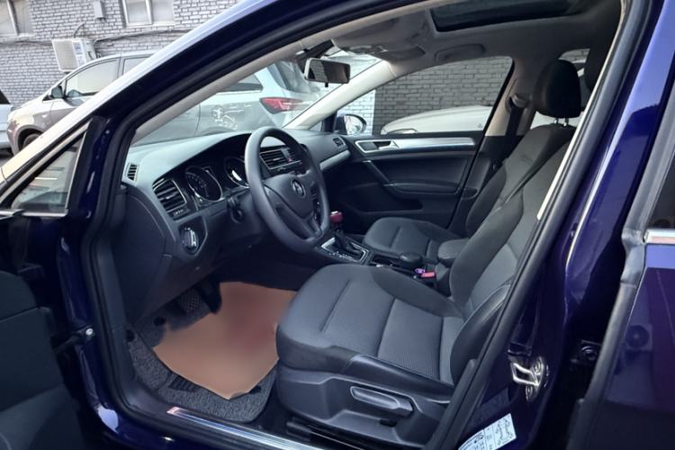 Used Volkswagen Golf Pure Electric 2020 Chari Exterior 6