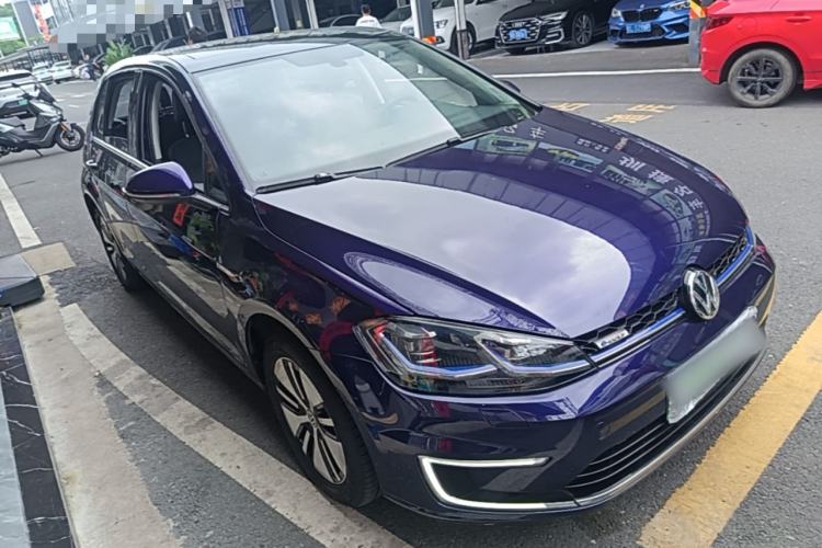 Used Volkswagen Golf Pure Electric 2020 Chari Front Right 45 Deg