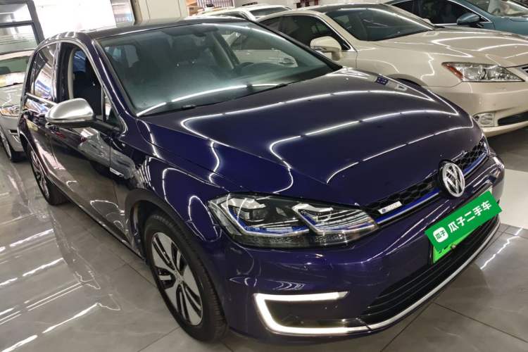 Used Volkswagen Golf Pure Electric 2020 Chari Front Right 45 Deg