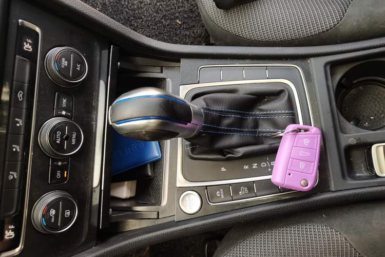Used Volkswagen Golf Pure Electric 2020 Chari Gear Lever
