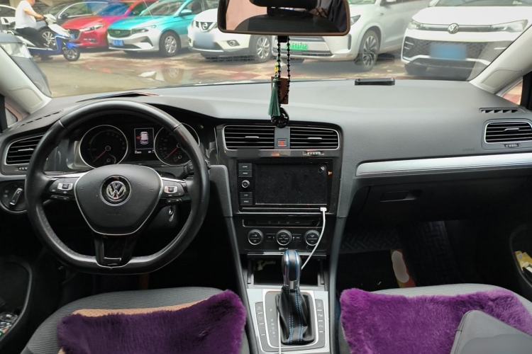 Used Volkswagen Golf Pure Electric 2020 Chari Center Console
