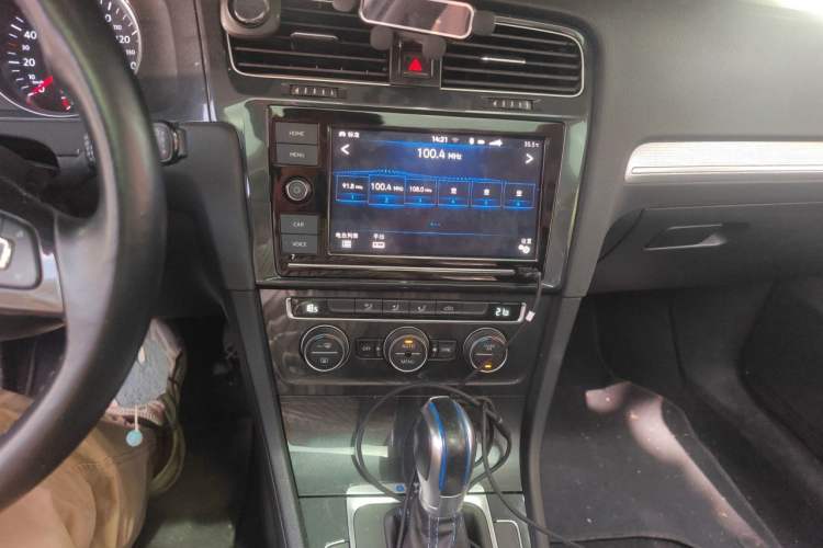 Used Volkswagen Golf Pure Electric 2020 Chari Audio And AC Panel