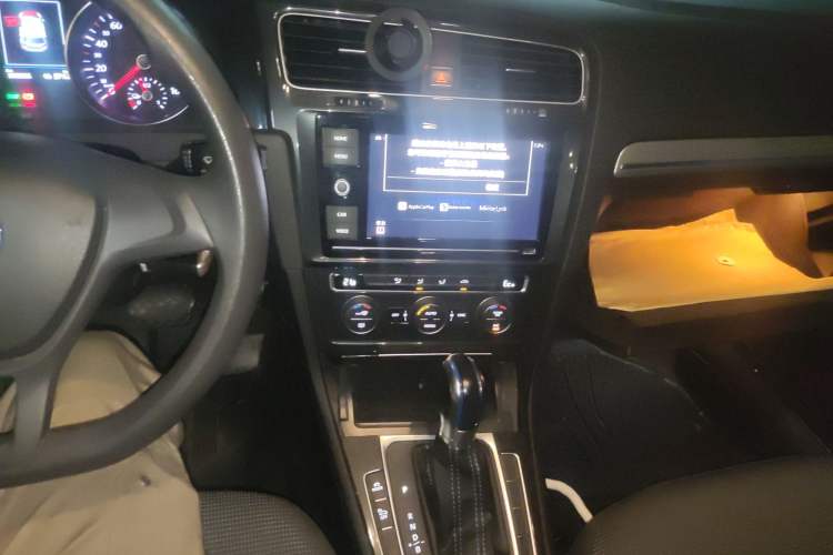 Used Volkswagen Golf Pure Electric 2020 Chari Audio And AC Panel