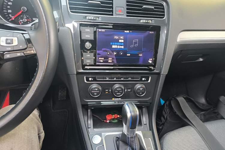 Used Volkswagen Golf Pure Electric 2020 Chari Audio And AC Panel