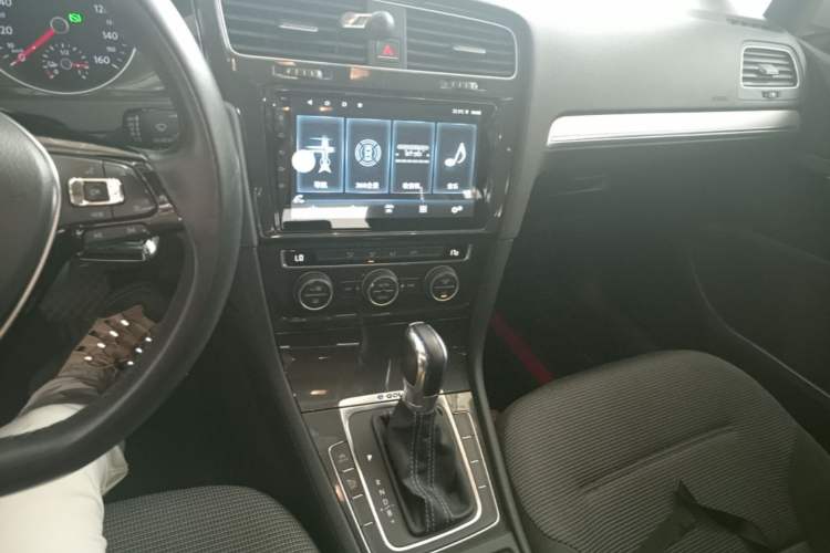 Used Volkswagen Golf Pure Electric 2020 Chari Audio And AC Panel