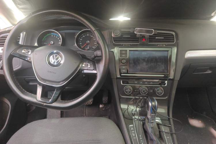 Used Volkswagen Golf Pure Electric 2020 Chari Center Console