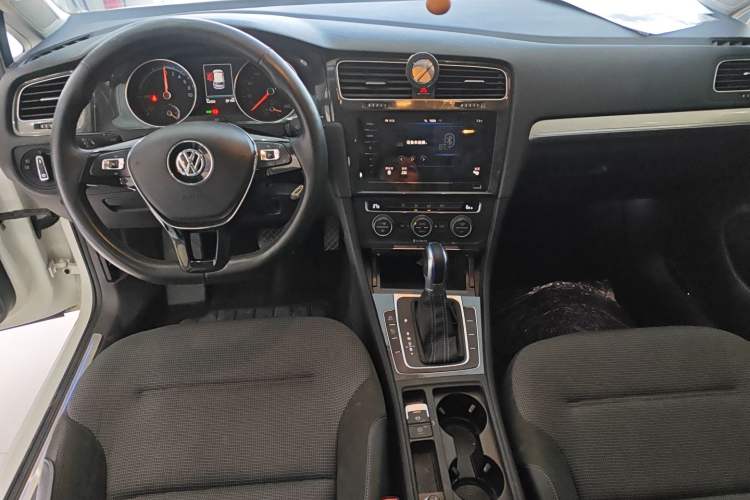 Used Volkswagen Golf Pure Electric 2020 Chari Center Console