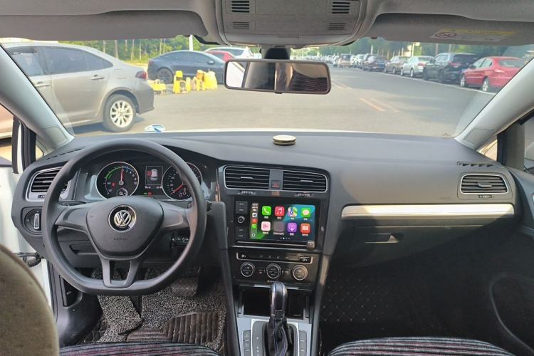 Used Volkswagen Golf Pure Electric 2020 Chari Center Console