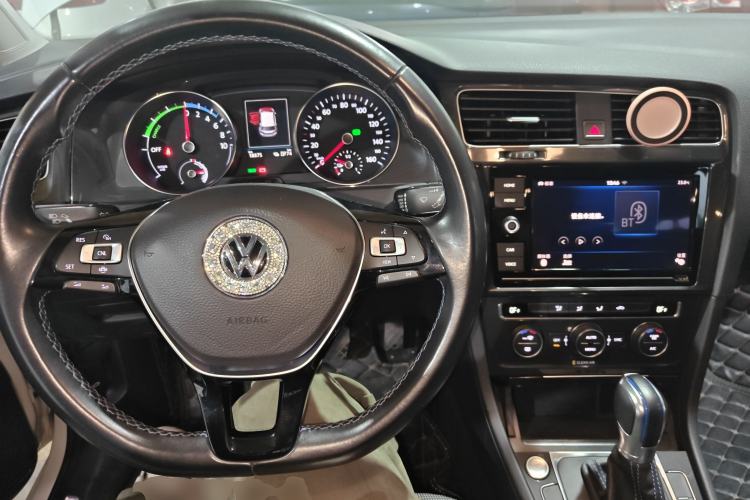 Used Volkswagen Golf Pure Electric 2020 Chari Center Console
