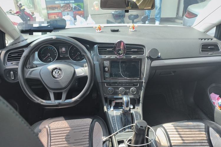 Used Volkswagen Golf Pure Electric 2020 Chari Center Console
