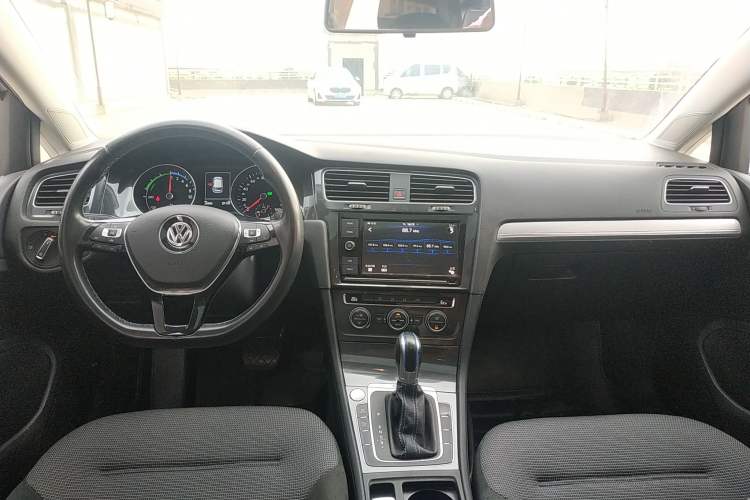 Used Volkswagen Golf Pure Electric 2020 Chari Center Console
