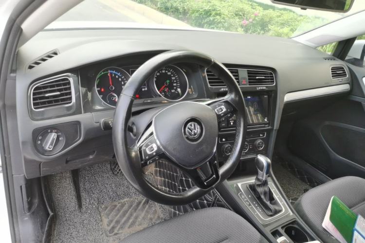 Used Volkswagen Golf Pure Electric 2020 Chari Center Console