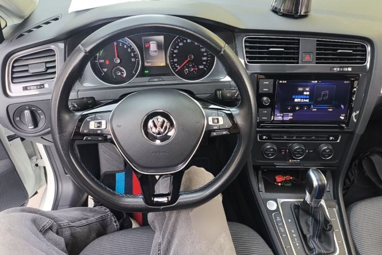 Used Volkswagen Golf Pure Electric 2020 Chari Center Console