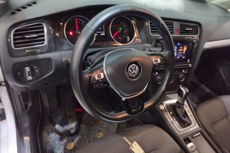 Used Volkswagen Golf Pure Electric 2020 Chari Center Console