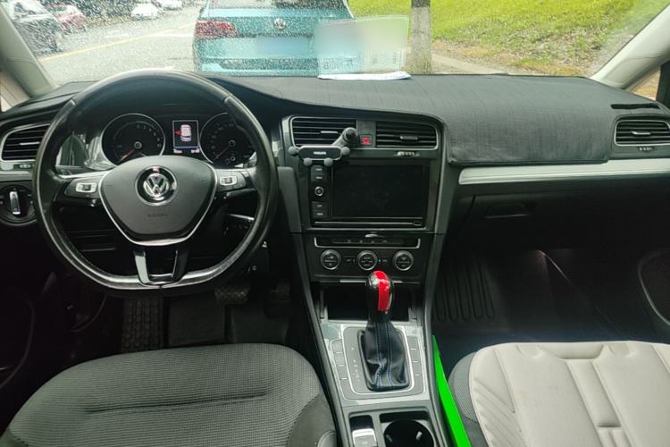 Used Volkswagen Golf Pure Electric 2020 Chari Center Console