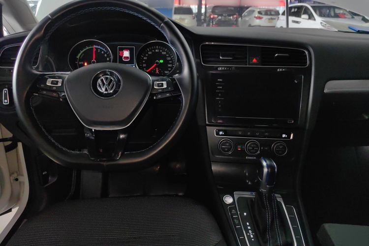 Used Volkswagen Golf Pure Electric 2020 Chari Center Console