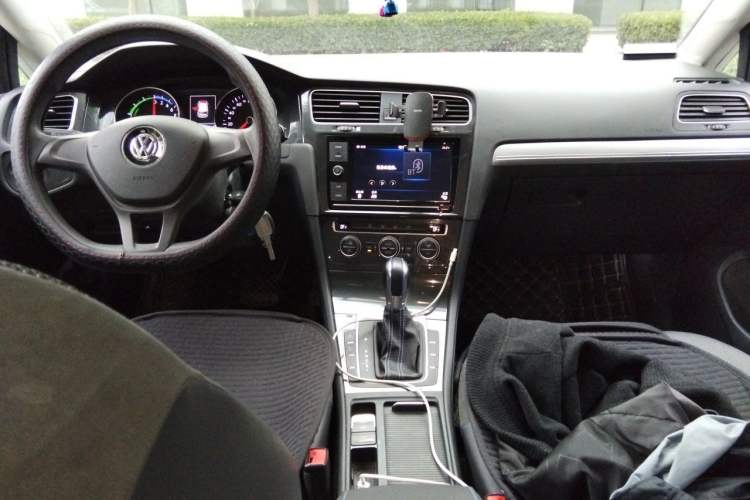 Used Volkswagen Golf Pure Electric 2020 Chari Center Console