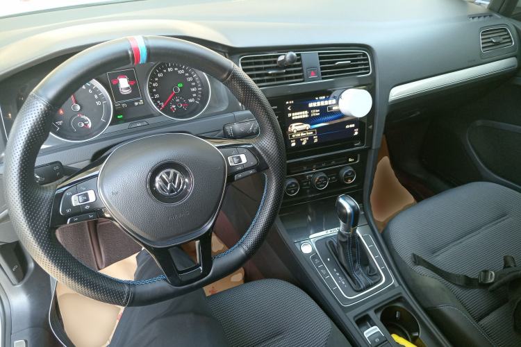 Used Volkswagen Golf Pure Electric 2020 Chari Center Console