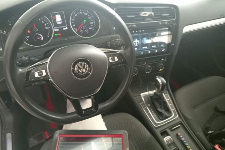 Used Volkswagen Golf Pure Electric 2020 Chari Center Console