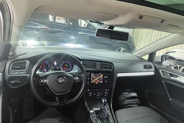 Used Volkswagen Golf Pure Electric 2020 Chari Center Console