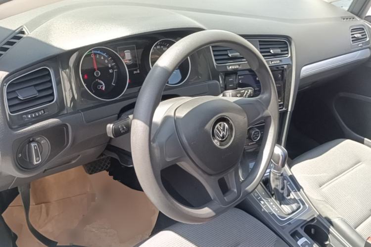 Used Volkswagen Golf Pure Electric 2020 Chari Center Console