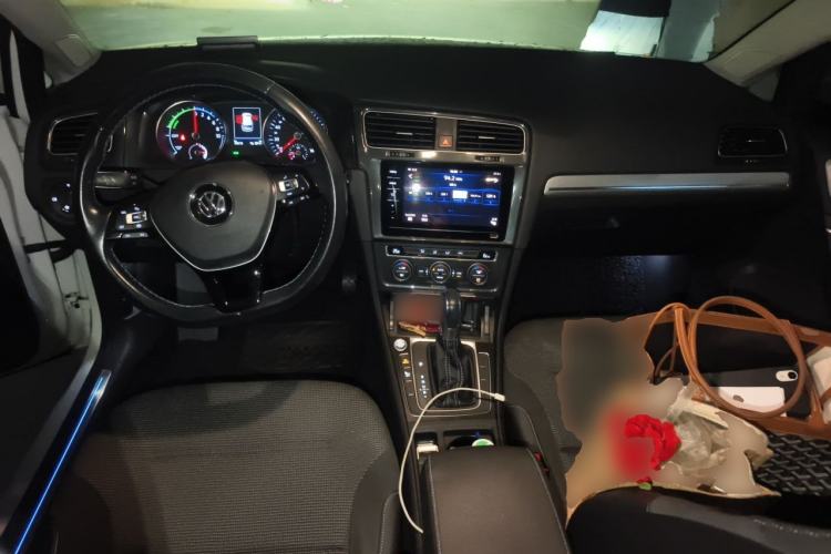 Used Volkswagen Golf Pure Electric 2020 Chari Center Console