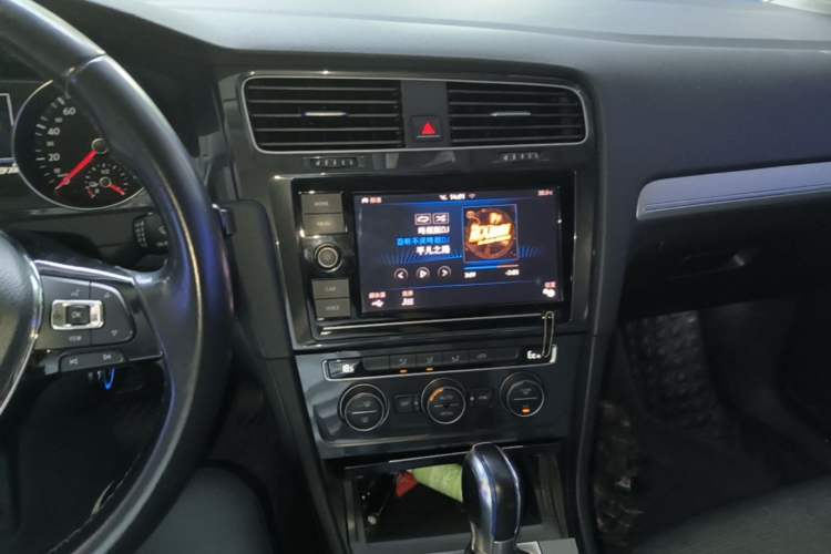 Used Volkswagen Golf Pure Electric 2020 Chari Center Console