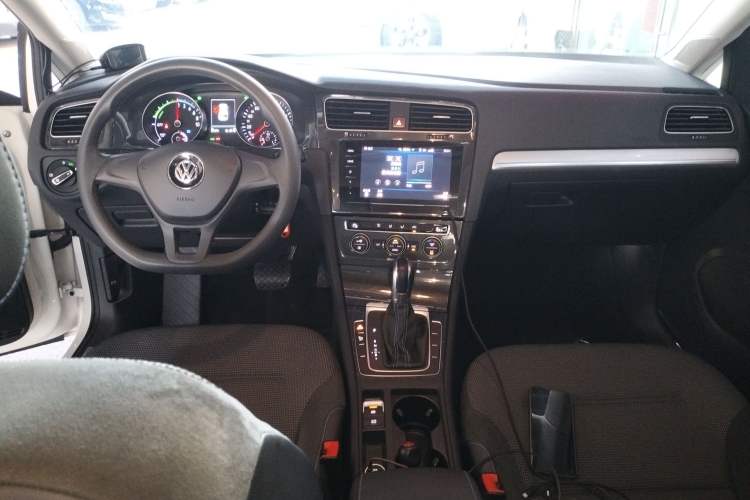Used Volkswagen Golf Pure Electric 2020 Chari Center Console