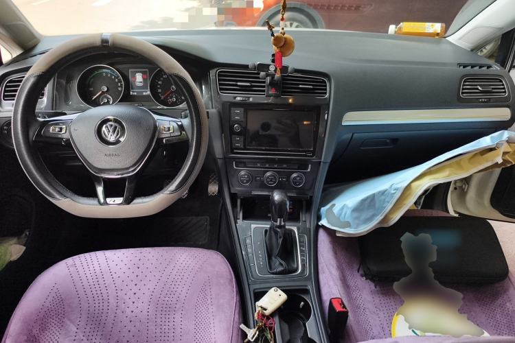 Used Volkswagen Golf Pure Electric 2020 Chari Center Console