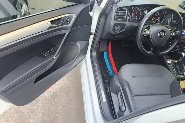 Used Volkswagen Golf Pure Electric 2020 Chari Driver Seat