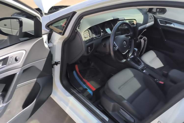 Used Volkswagen Golf Pure Electric 2020 Chari Driver Seat