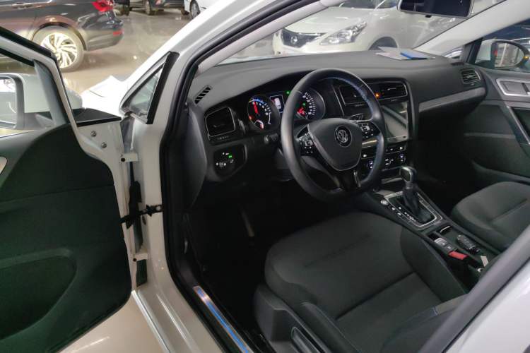 Used Volkswagen Golf Pure Electric 2020 Chari Driver Seat