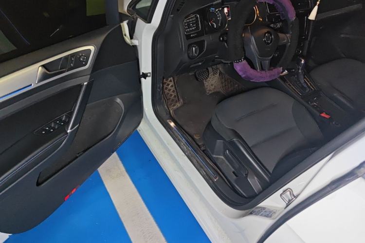 Used Volkswagen Golf Pure Electric 2020 Chari Driver Seat
