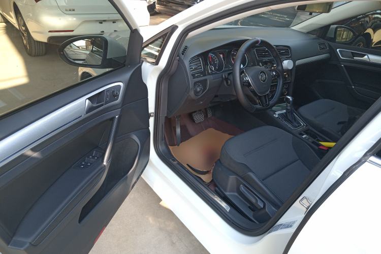 Used Volkswagen Golf Pure Electric 2020 Chari Driver Seat